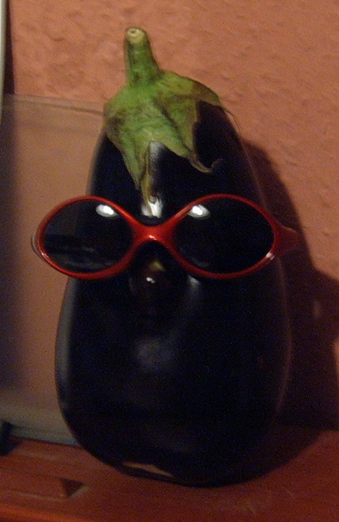 Avocado mit Sonnenbrille.jpg
